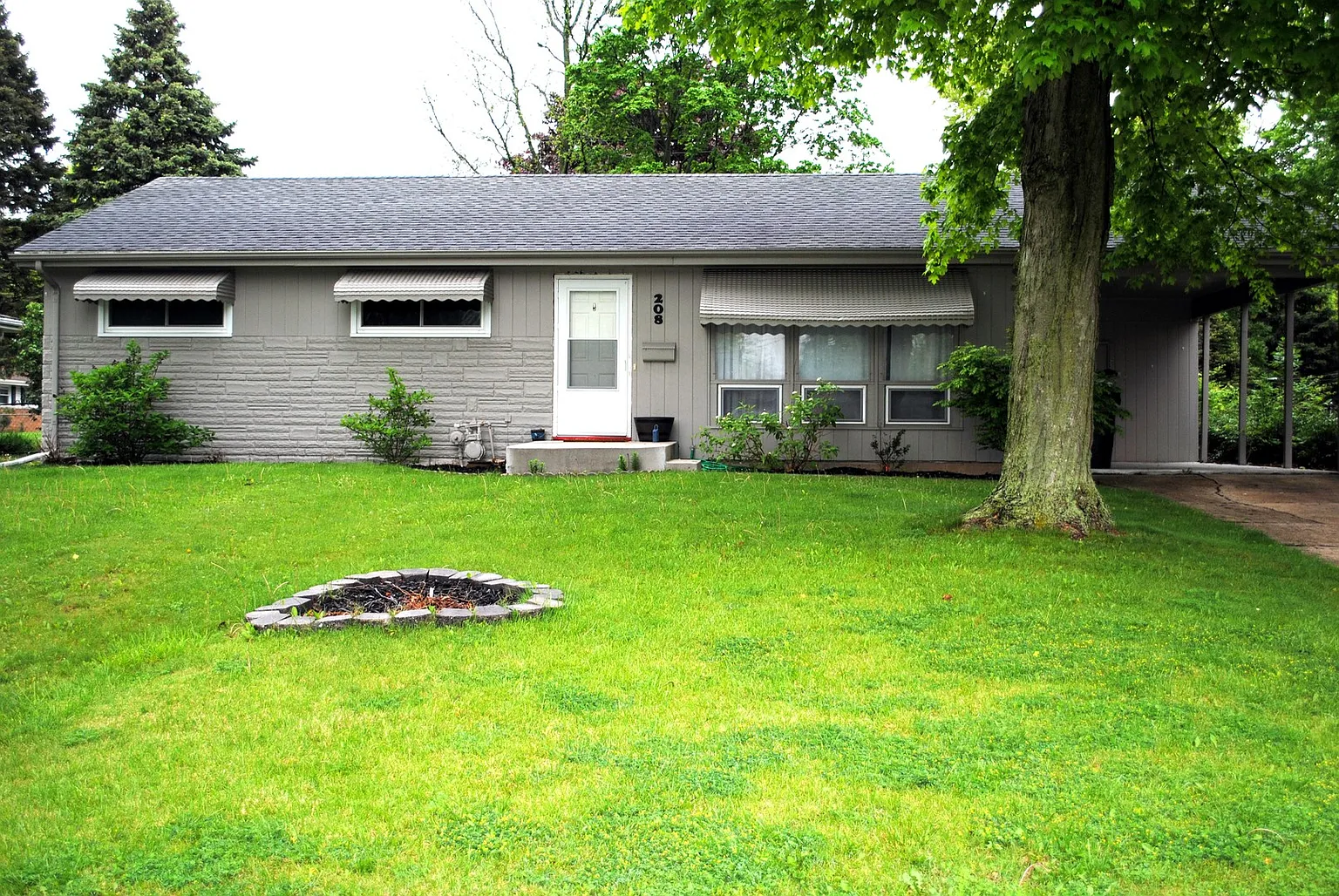 208 Sherwood Way photo 1