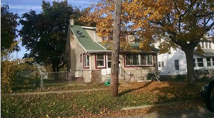 126 Moore St photo 1