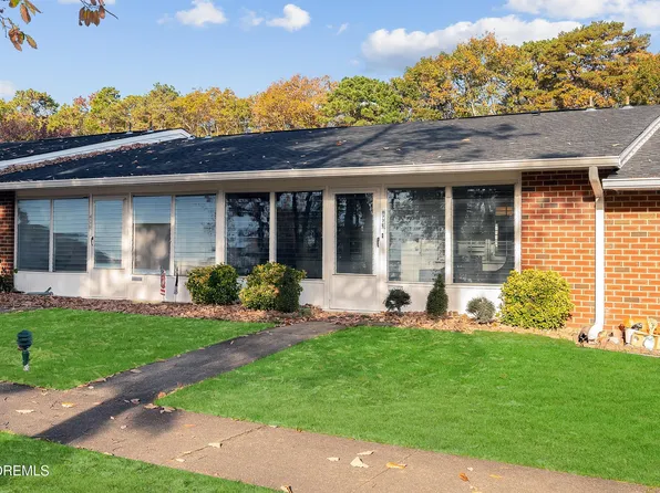 877 E Balmoral Court #1005, Lakewood, NJ 08701