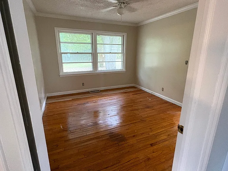 1408 Houston St — Photo 3