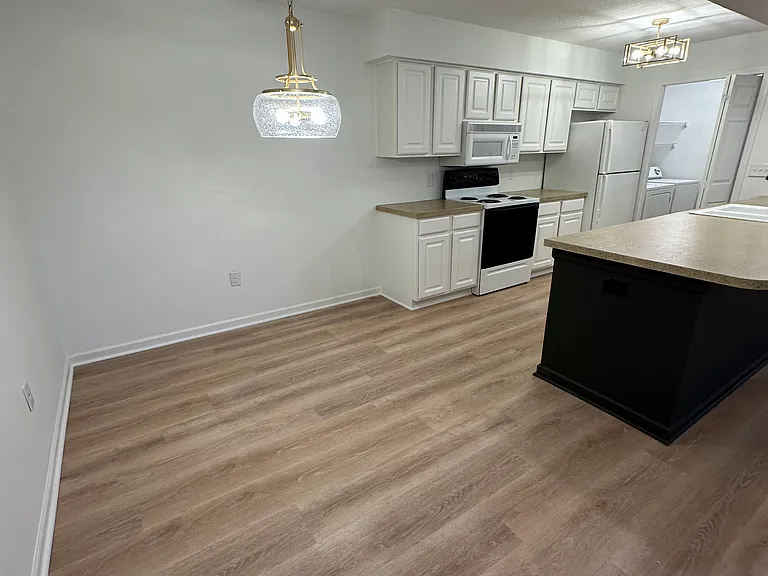 Lenox Dr — Photo 2