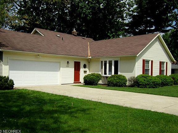 2nd image of 28114 Wisteria Dr