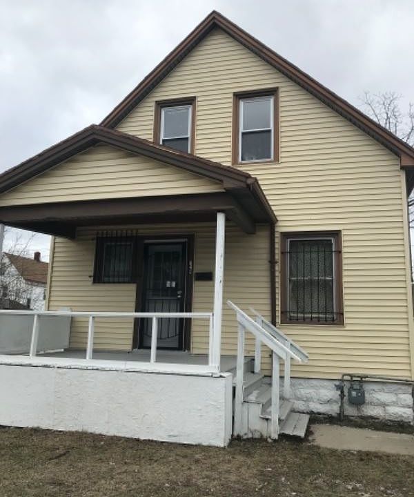 1st image of 842 Woodlawn Ave