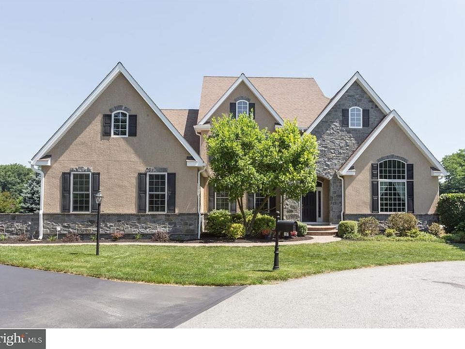 1st image of 107 Sassafras Dr