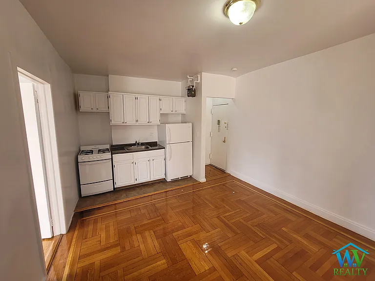 3230 Steuben Ave #1C — Photo 1