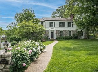 22 York Dr, Saint Louis, MO 63144