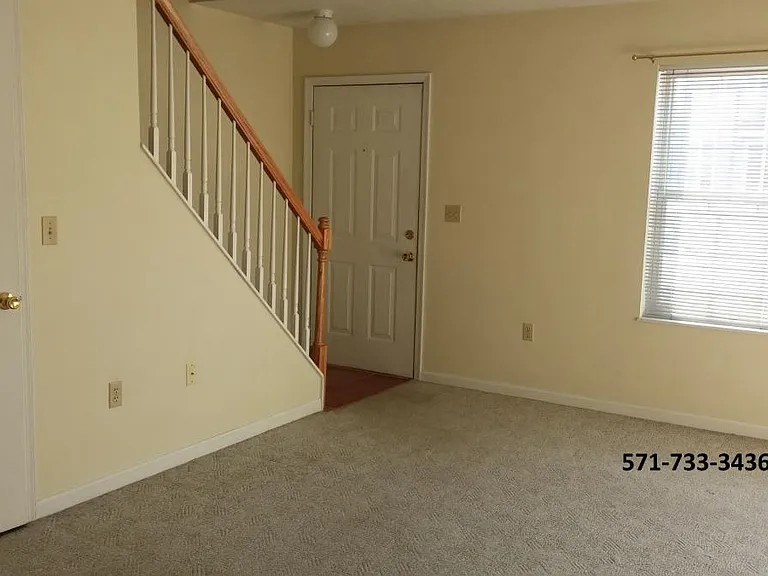 346 E Railroad St — Photo 4