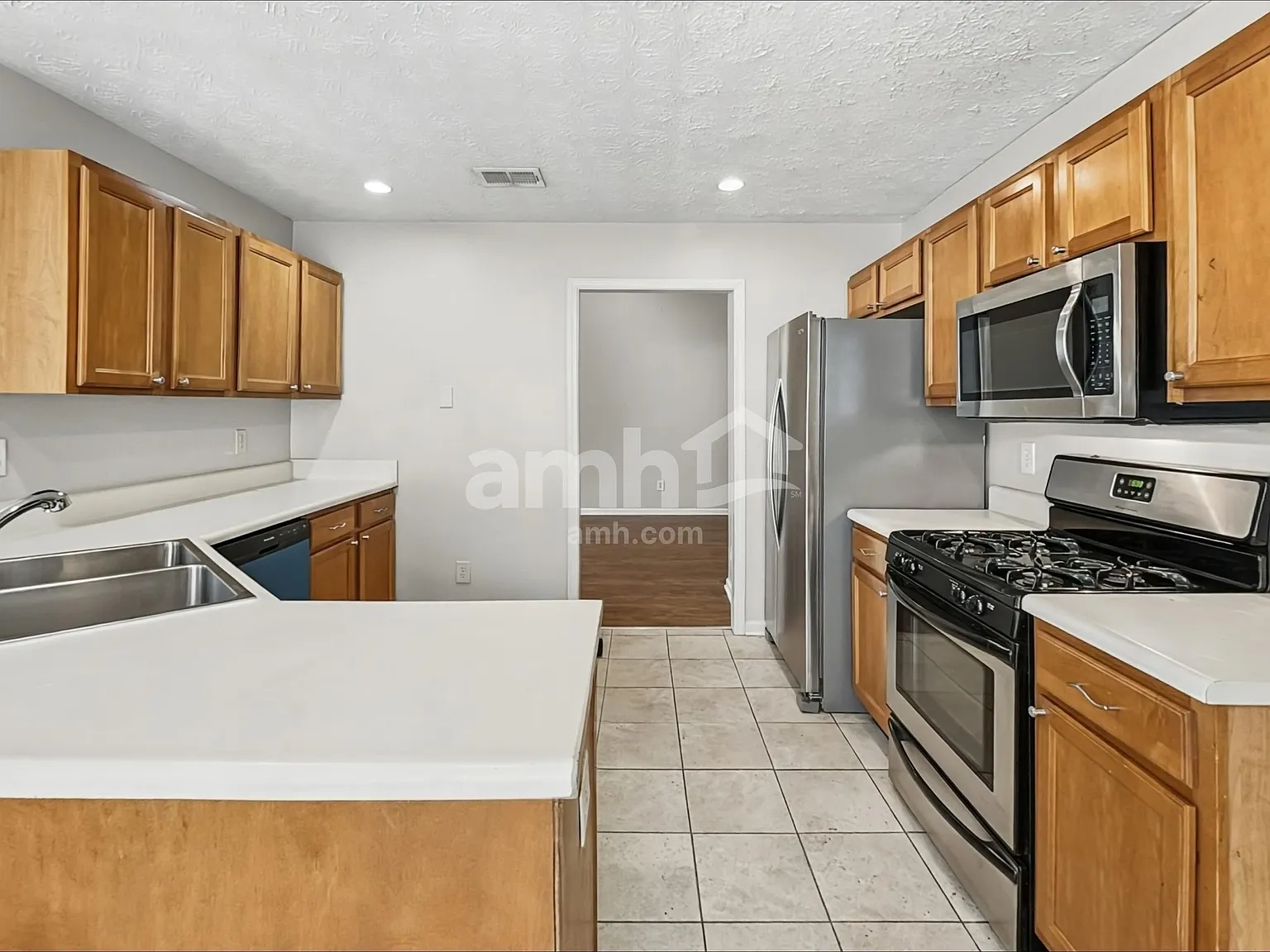 4 bed, 2.0 bath, 2126 sqft, $2,195 — Photo 3