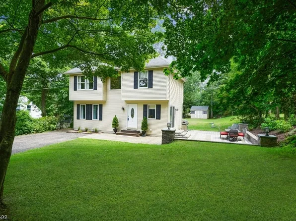 5 La Bonnty Trl, Port Murray, NJ 07865