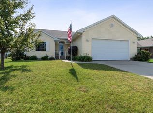 185 Ridgewood Dr, Hiawatha, IA 52233