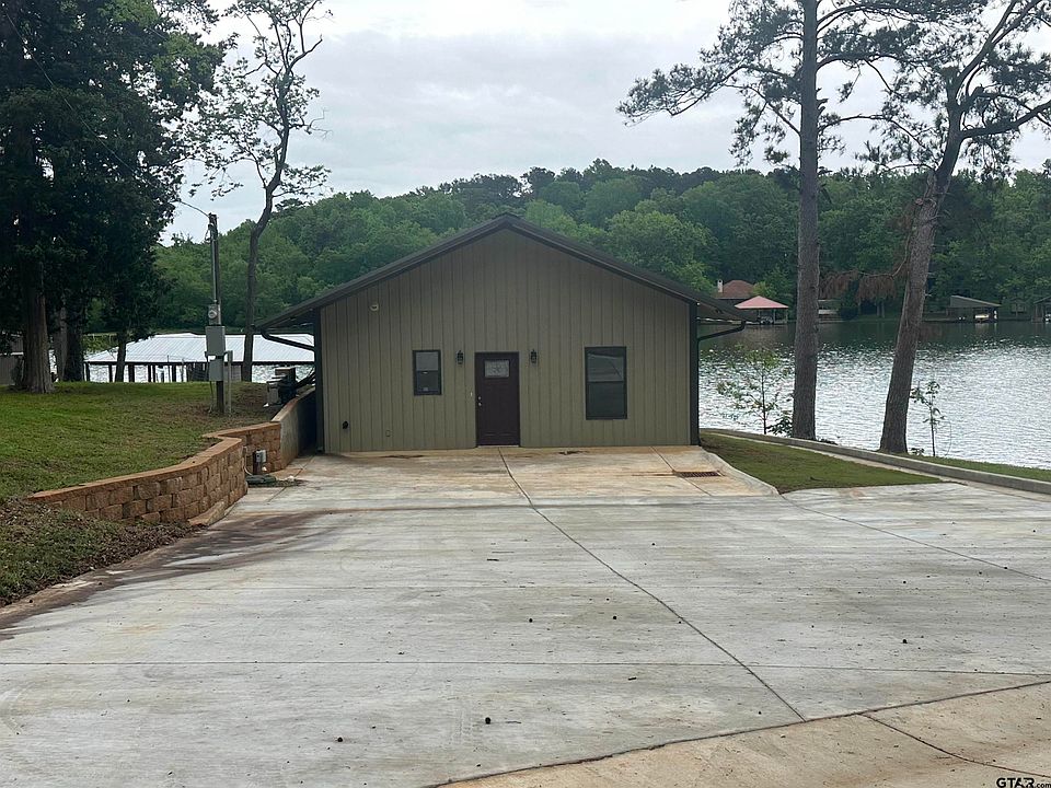 1st image of 2424 Lake Park Ln