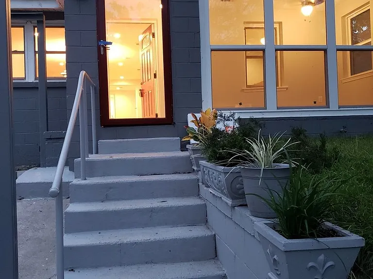 27 Stirling St — Photo 3