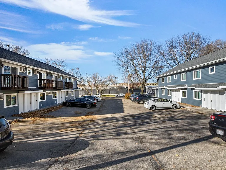 1207 E Wilson St — Photo 23