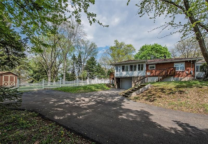 1st image of 313 Oakwood Dr