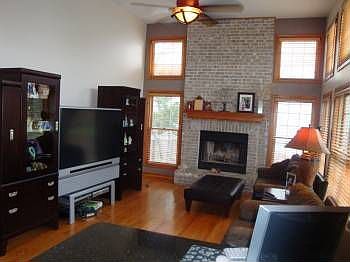 Family Room w/fireplace