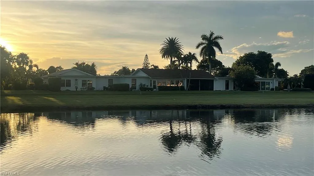 2 bed, 1.0 bath, 1051 sqft, $2,300 — Photo 2