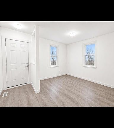 4th image of 159 Cecil St