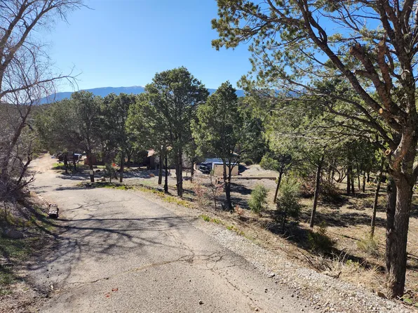60 Covey Ct, Tijeras, NM 87059