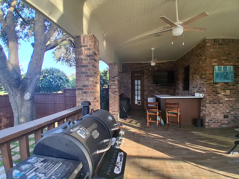 100 Sewell Ct — Photo 2