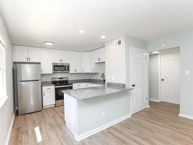 2707 Azalea Garden Rd — Photo 6