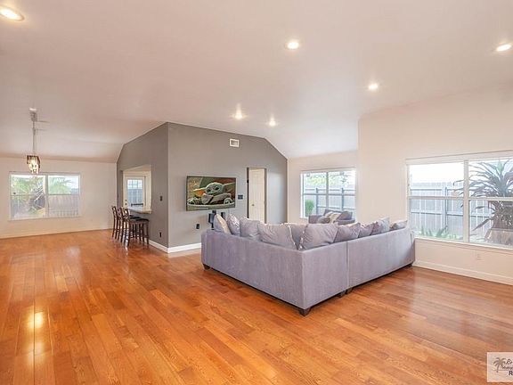 2nd image of 3502 Santa Inez Cir
