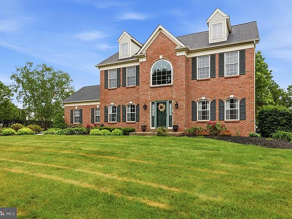 2nd image of 304 Alexander Ct