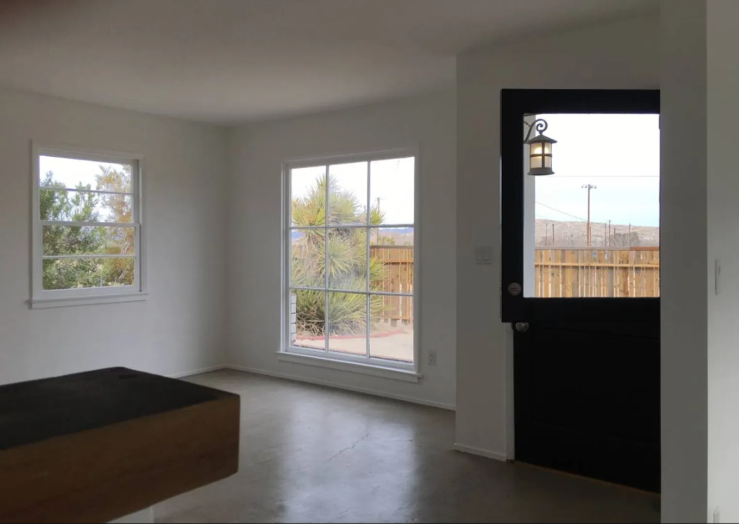 A 2 Bedroom 1 Bath Home With Art Studio — Photo 3