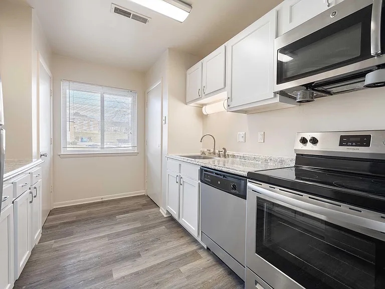 Windsor Hills Apartments — Photo 67