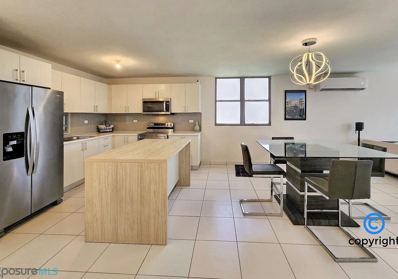 3 bed, 2.0 bath, 1400 sqft, $3,200 — Photo 4