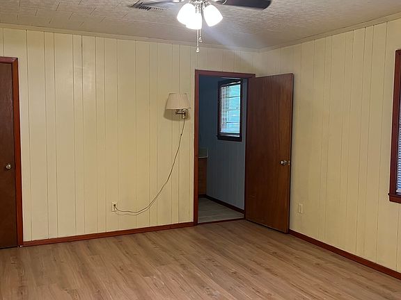 5th image of 911 N Shireview Cir