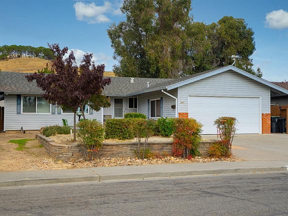 3rd image of 2521 Carnation Drive