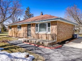 15710 W Robin Rd, New Berlin, WI 53151