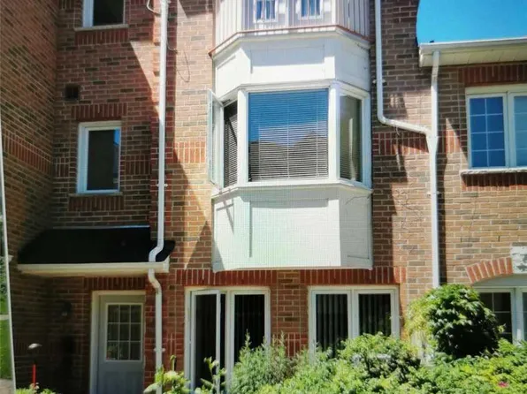 151 Townsgate Dr #54, Vaughan, ON L4J 8J7