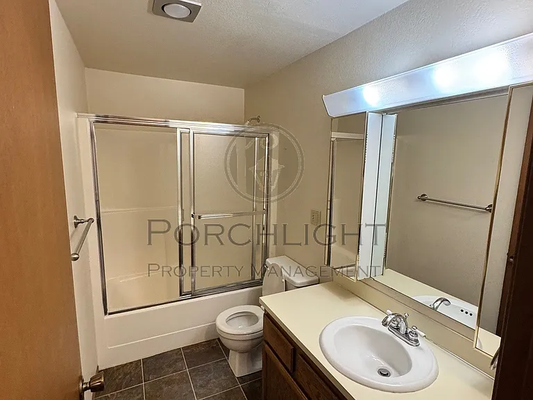 La Villa Apartments — Photo 30