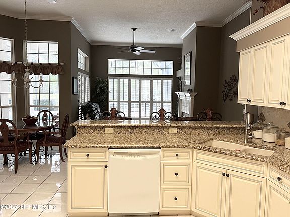5th image of 531 SUGAR GROVE Place