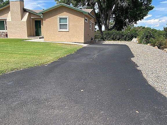 4th image of 697 Glen Caro Dr