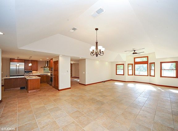 5th image of 18 Oakwood Dr
