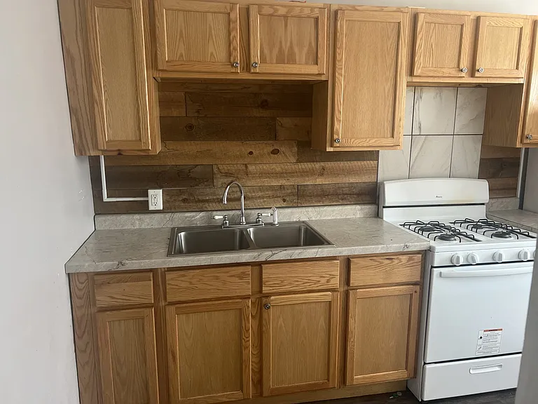 2500 Kingman Blvd — Photo 1