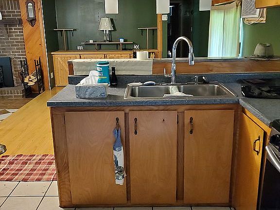 Kitchen Counter & Sink