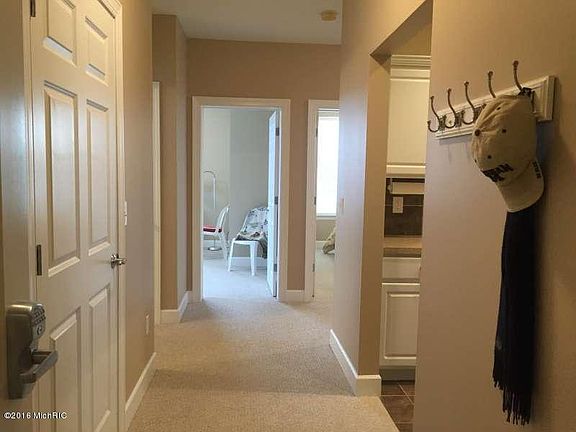 5th image of 208 S Robert St Unit 9