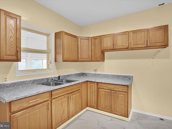 2nd image of 704 Laurel Blvd