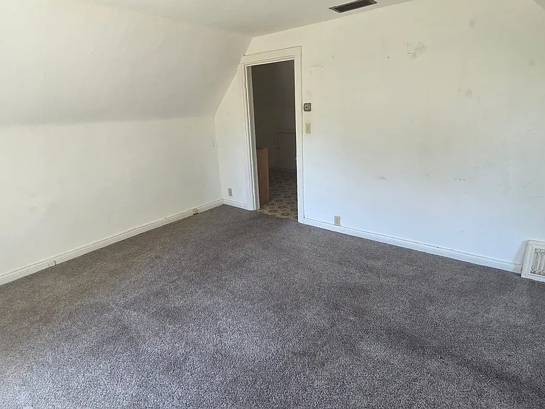 214 1/2 W College St #2 — Photo 21