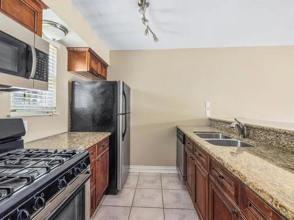 525 11th St #2, Galveston, TX 77550