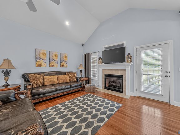 4th image of 230 Twin Lakes Dr