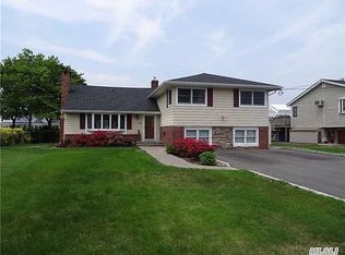 505 Avon Pl, West Islip, NY 11795