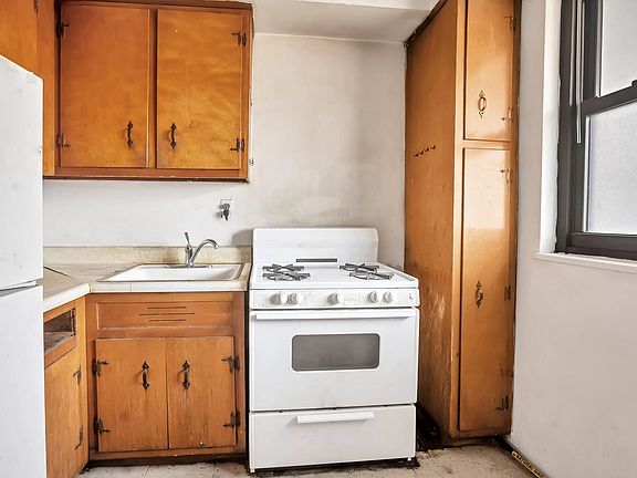 4th image of 61-25 98th St #12F