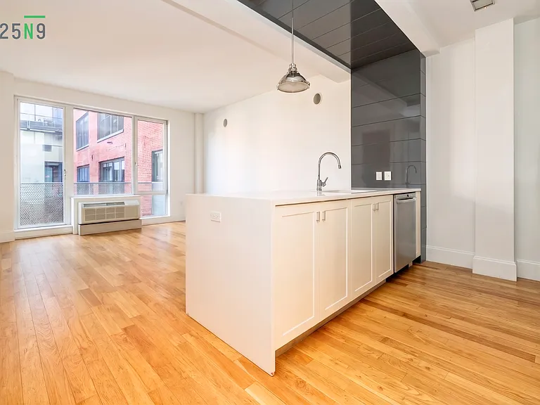 225 N 9th St #5E — Photo 4