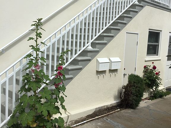2nd image of 923 18th St APT F