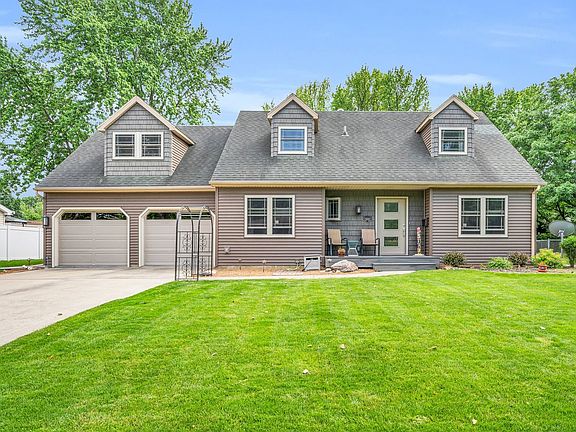 2nd image of 501 E Cedar Ln
