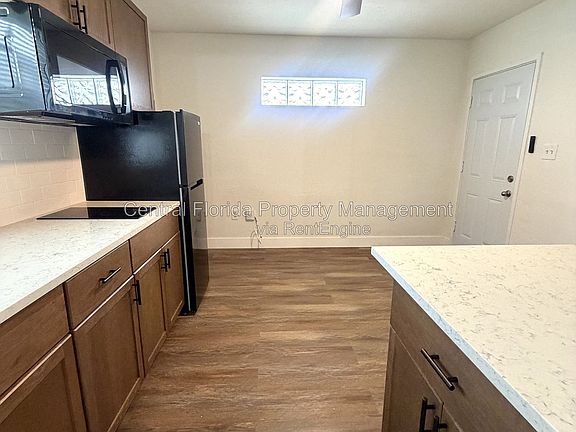 5th image of 105 E Smith St